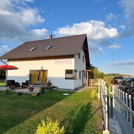 Apartmany Kohoutek A Slepicka V Novohradskych Horach Nové Hrady Εξωτερικό φωτογραφία
